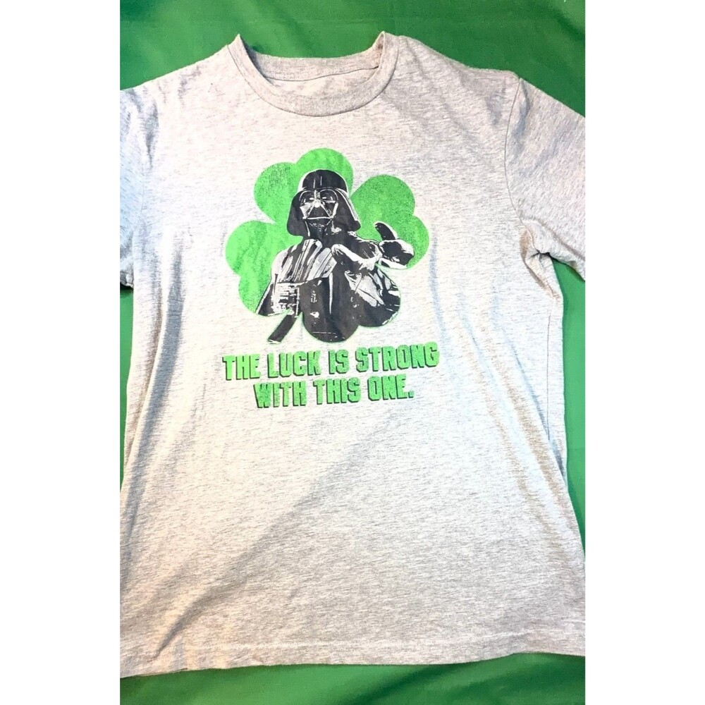 🌟 Star Wars Men’s Gray Darth Vader “Lucky Clover” T-Shirt🌟